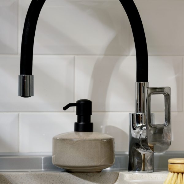 still-life-dispenser-bottle